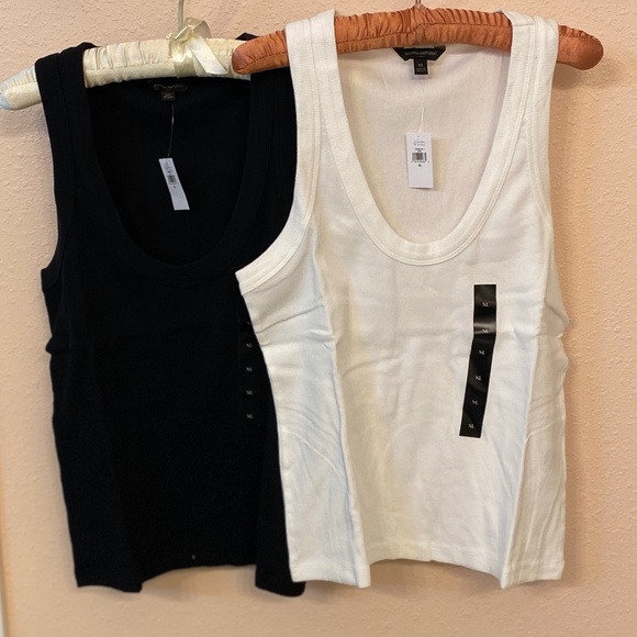 Banana Republic Tops - NWT Banana Republic RIBBED SCOOP-NECK TANK White